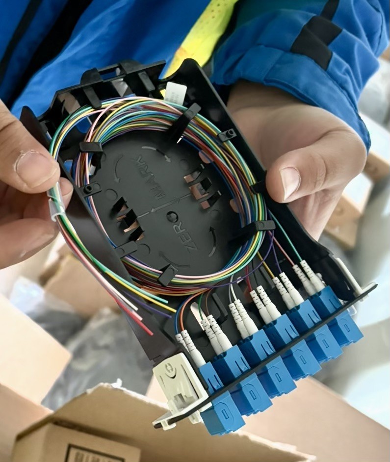 Leviton SPLCS-2LL, SDX 12 – LC Pigtail Fusion Splice, Duplex Shuttered, SM OS2